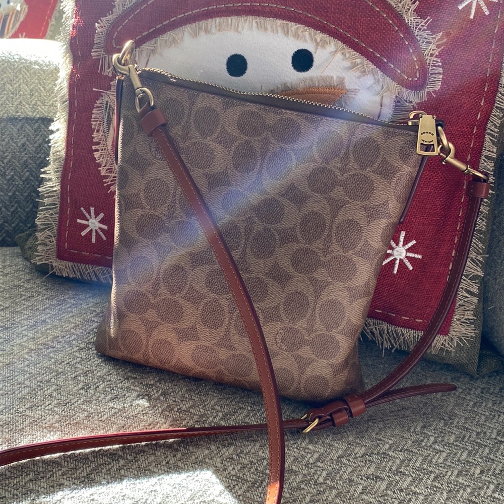 Coach Crossbody - Picture 3 of 4